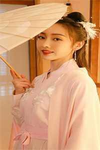 女配在男团选秀终成了万人迷