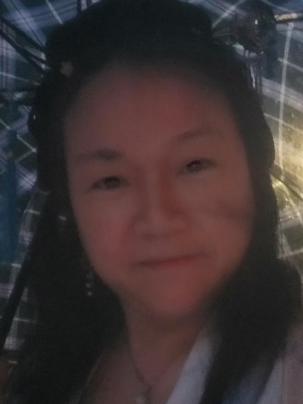 人穿衣服的图片